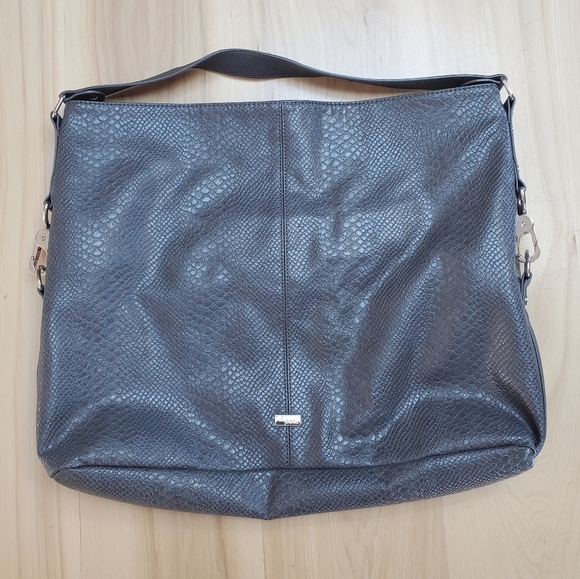 thirty-one Handbags - Jewell by Thirty-One Drop Purse, Hand Bag, Faux Leather Shiny Snake Skin